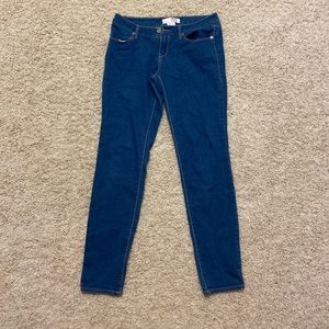 Women’s stretchy skinny jeans
